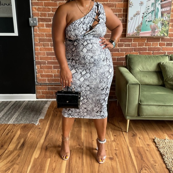 BODYCON DRESS Laced Over Chest NEW - Picture 5 of 6